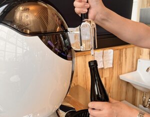 
							しぼりたての無濾過純米大吟醸生原酒が量り売りで登場です